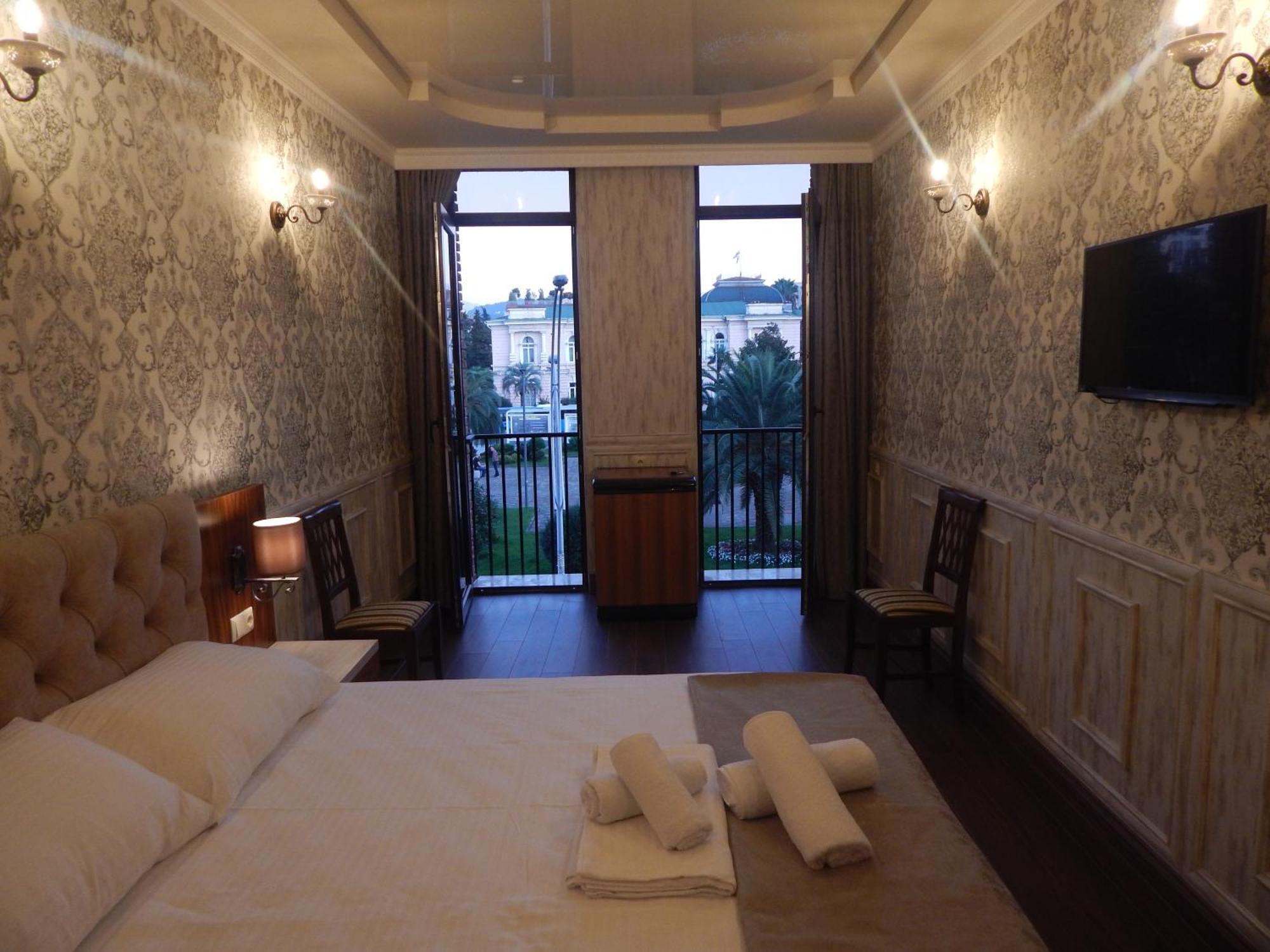 Melini Boutique Hotel Batumi Bagian luar foto