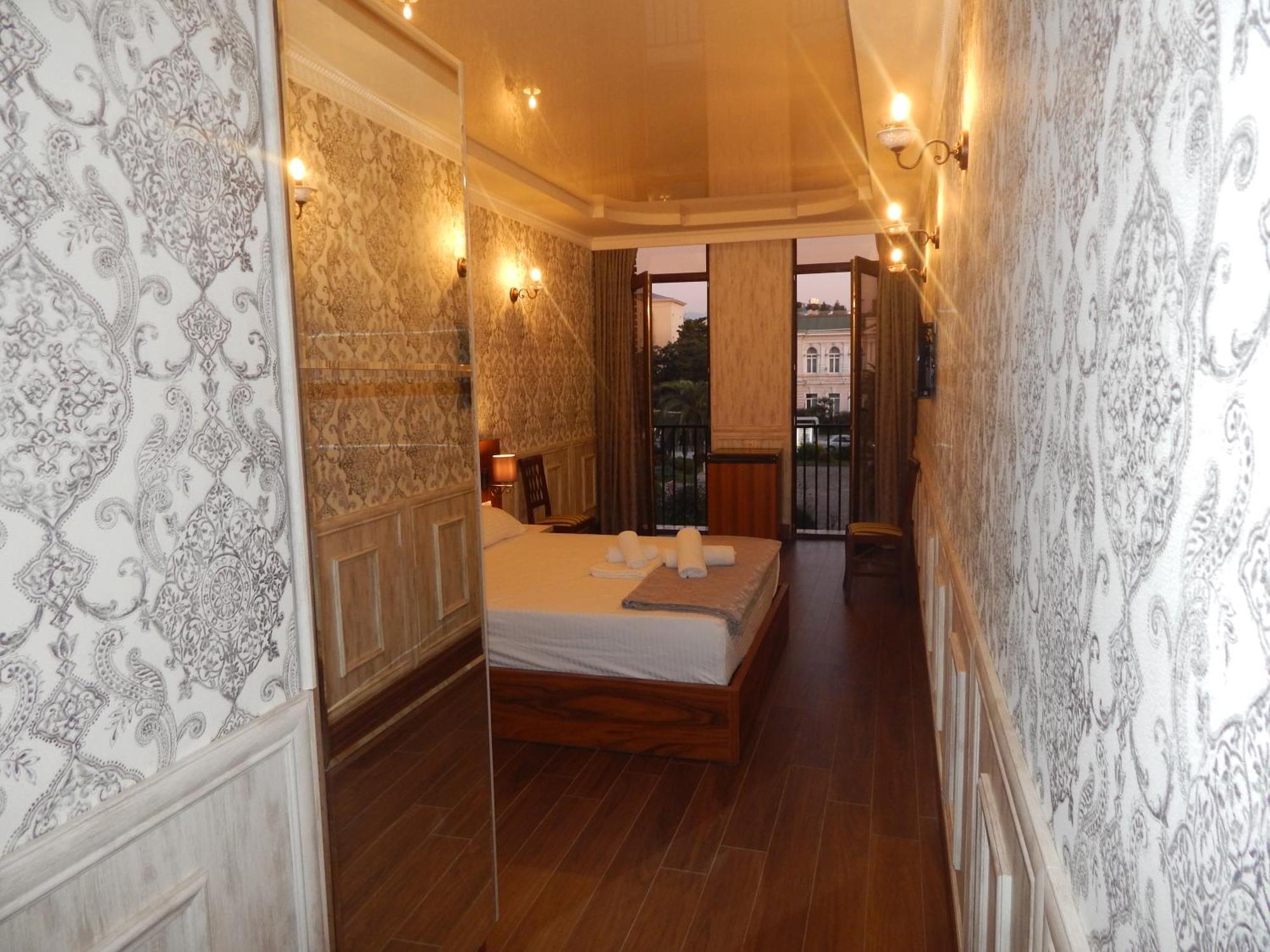 Melini Boutique Hotel Batumi Bagian luar foto