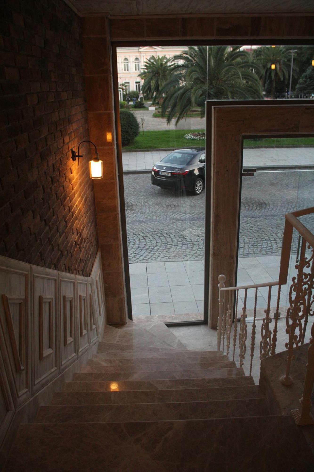 Melini Boutique Hotel Batumi Bagian luar foto