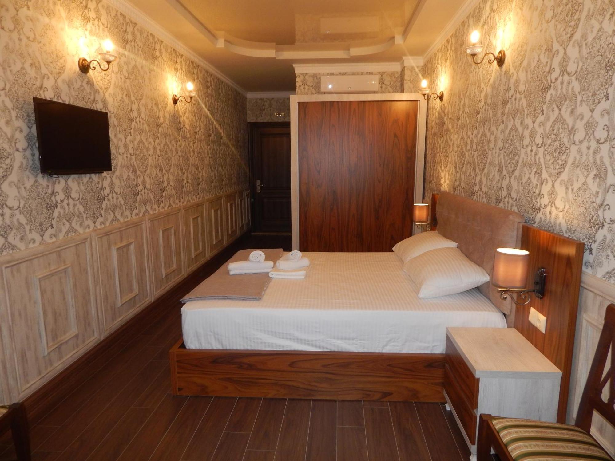 Melini Boutique Hotel Batumi Bagian luar foto